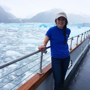 Meet your Posher, Emily